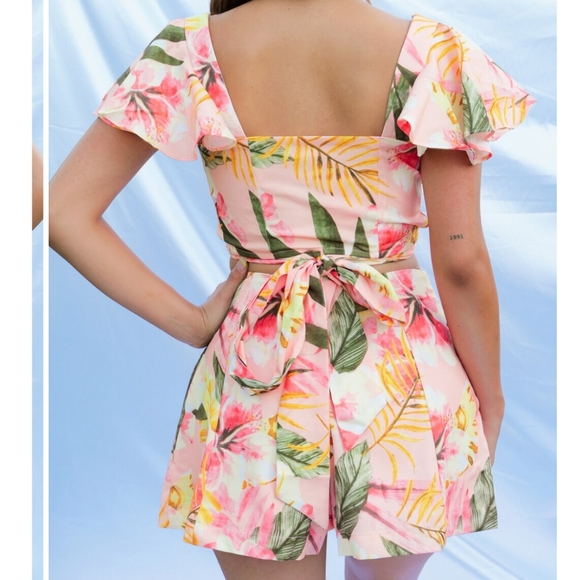 *SOLD!* NWT Luxxel Tropical Shorts - Picture 2 of 2